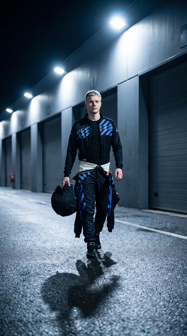 s_pitlane.webp